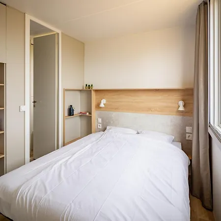 Beautiful With Three Bathrooms, In A Park, 1 5 Km From The * Le Grau-d'Agde