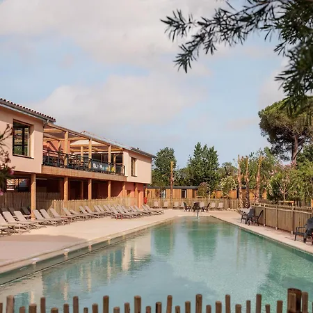 Chalet Beautiful With Three Bathrooms, In A Park, 1 5 Km From The *