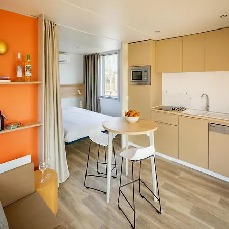 Chalet Beautiful With Three Bathrooms, In A Park, 1 5 Km From The *